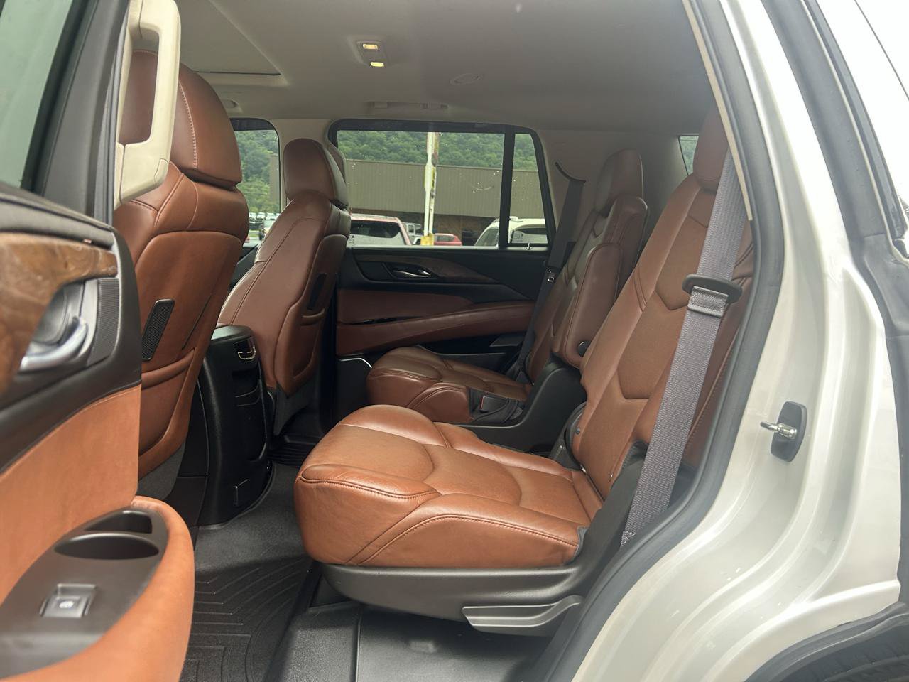 Used 2016 Cadillac Escalade Luxury AWD/4WD image 29