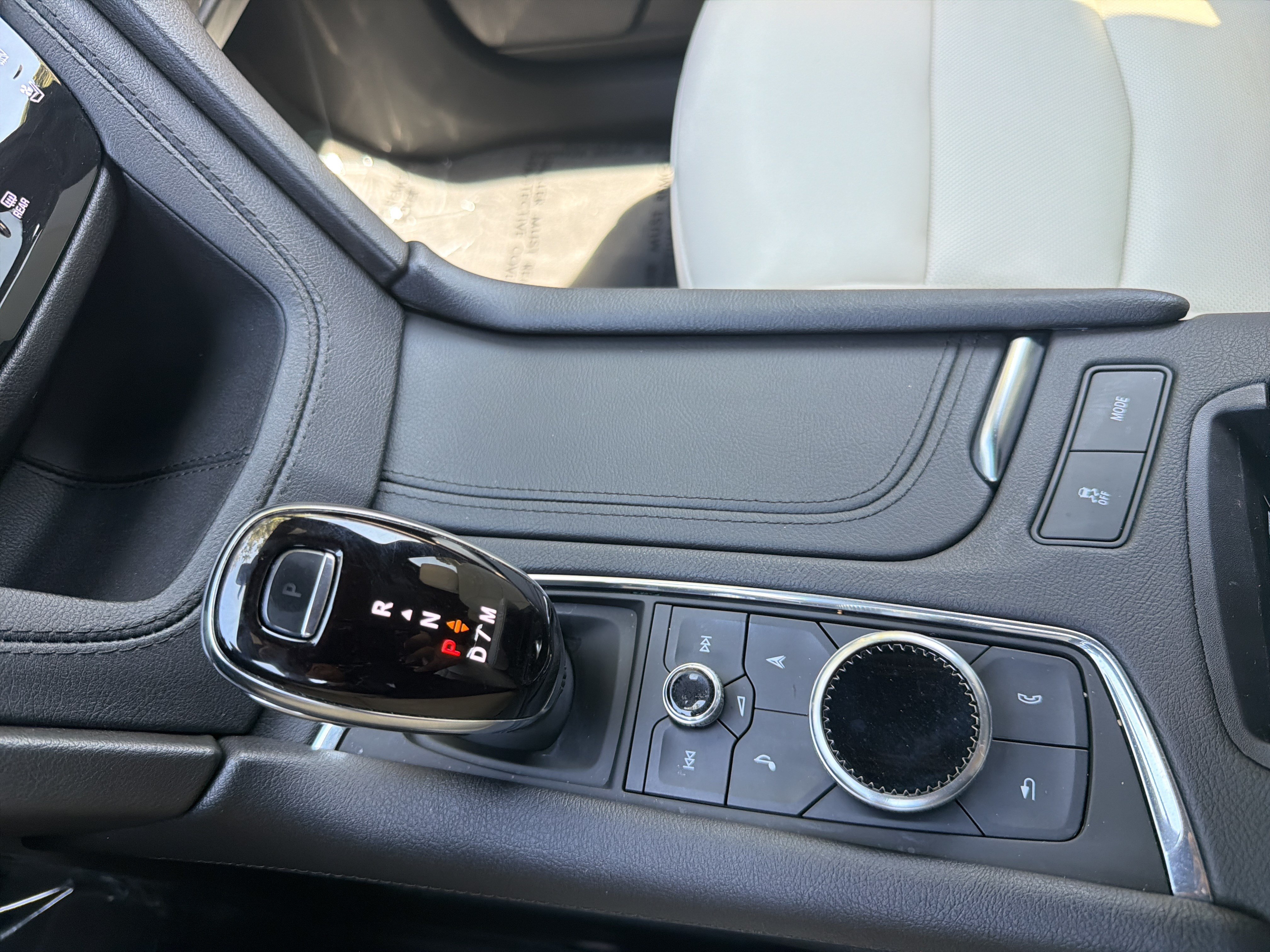 Used 2023 Cadillac XT6 Sport w/ Technology Package AWD/4WD image 28