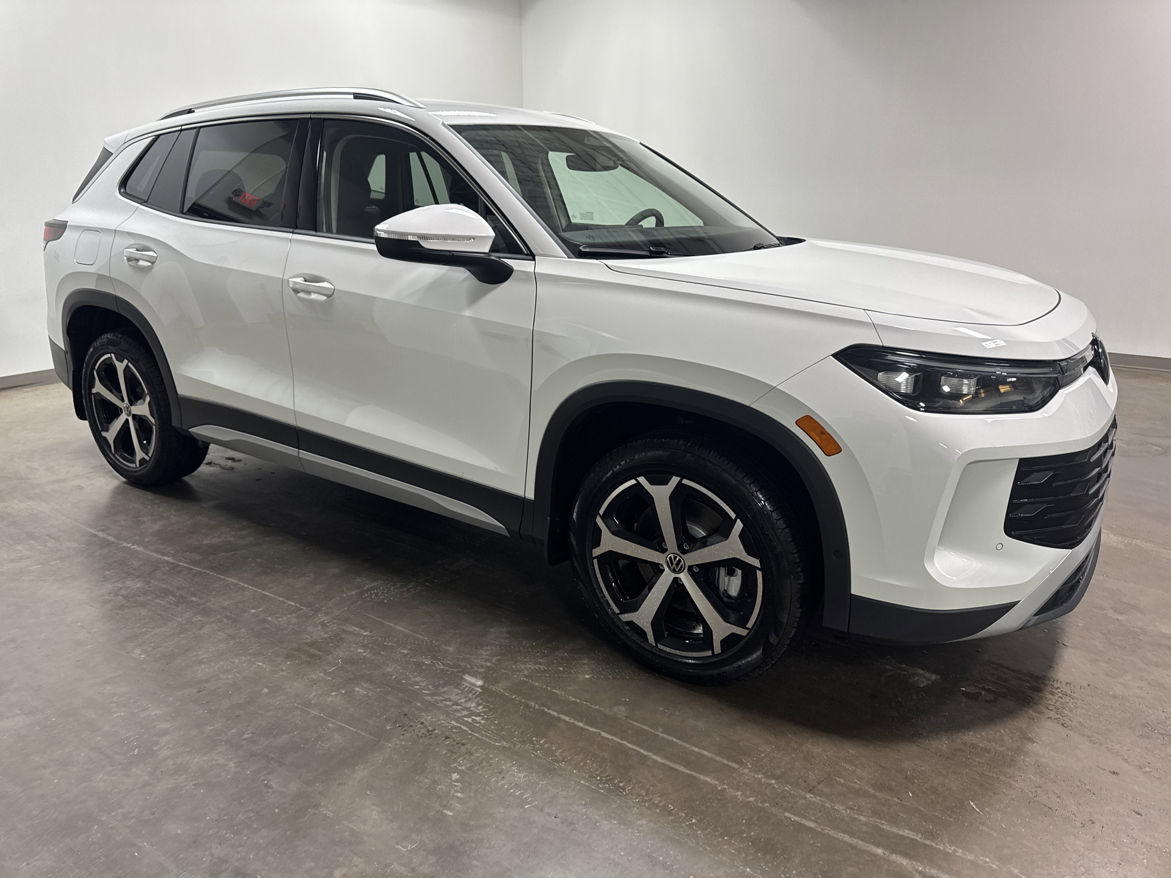 New 2026 Volkswagen Tiguan SE AWD/4WD image 2