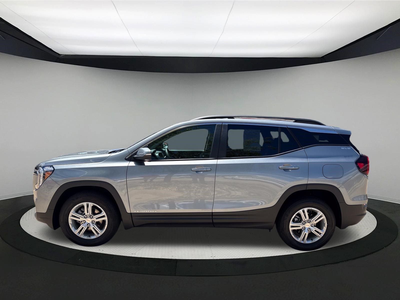 Used 2024 GMC Terrain SLE w/ Driver Convenience Package AWD/4WD image 4