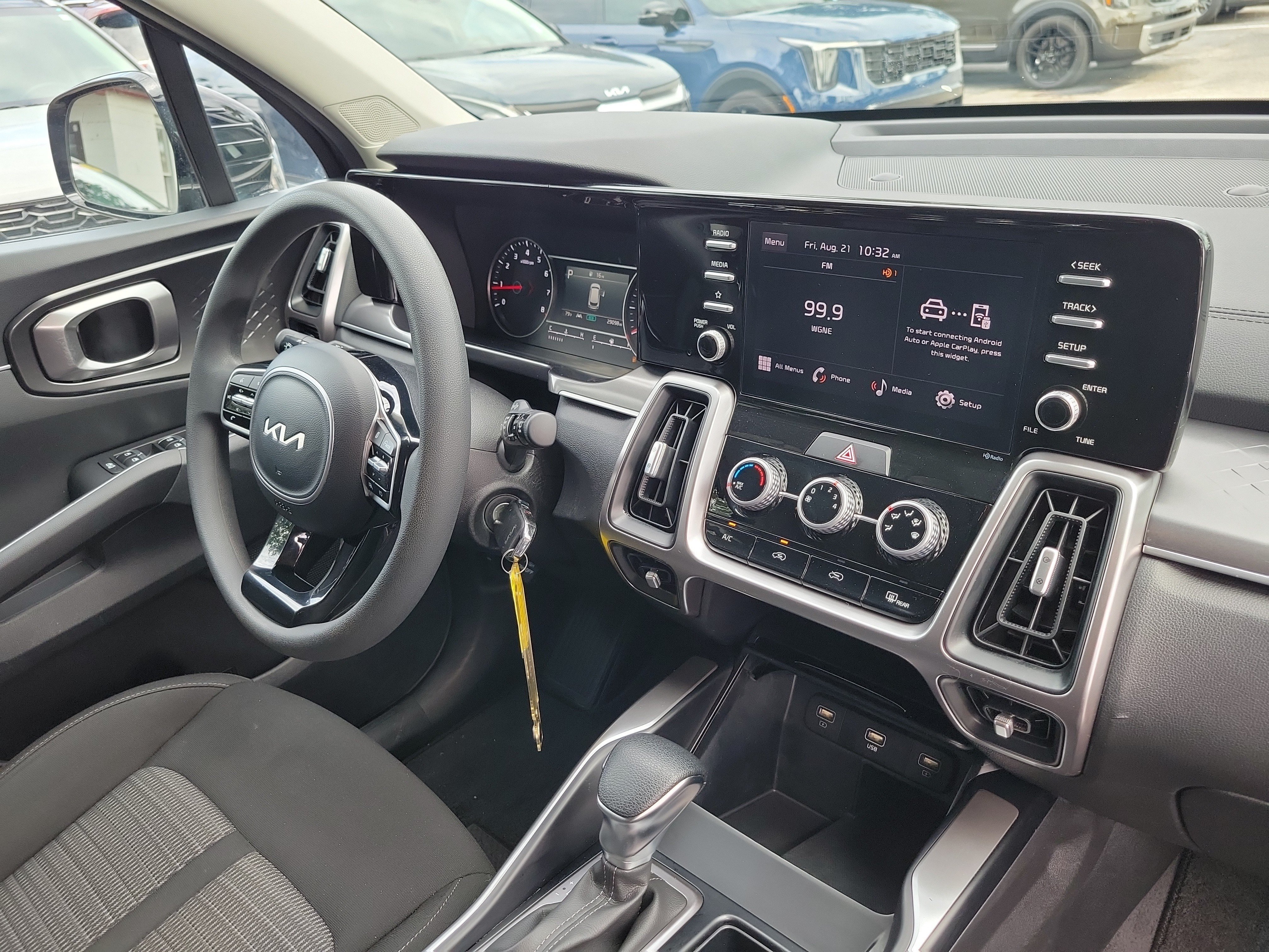 Certified 2023 Kia Sorento LX FWD image 8
