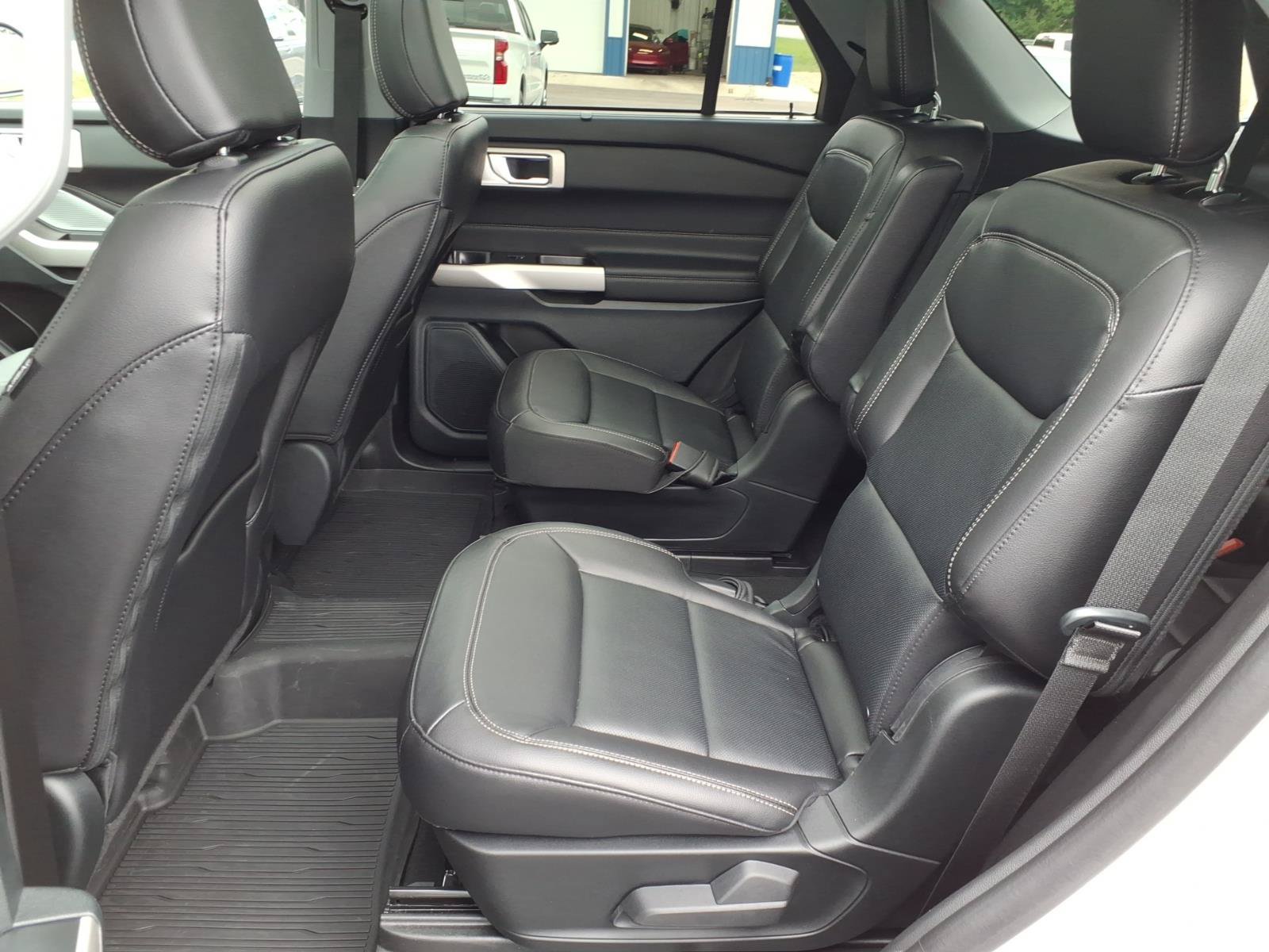 Used 2023 Ford Explorer Limited w/ Limited Technology Package AWD/4WD image 7