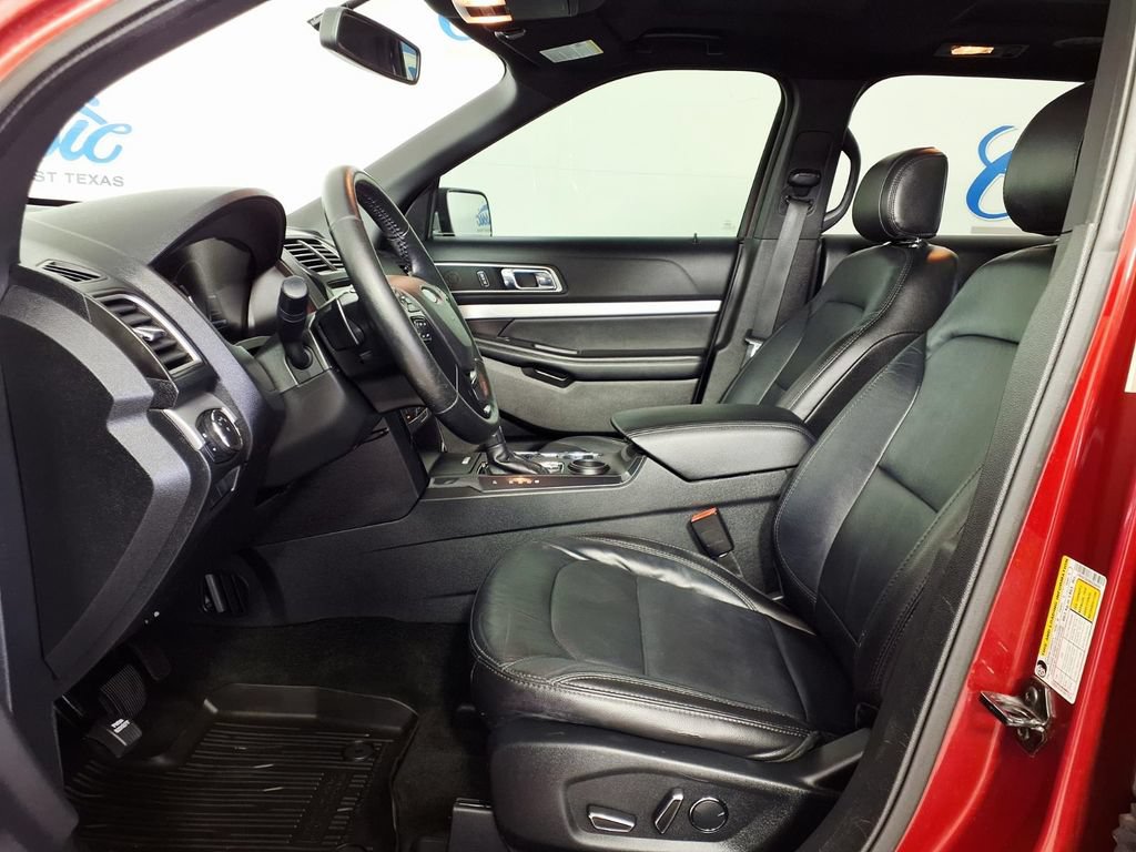 Used 2017 Ford Explorer XLT w/ Equipment Group 202A FWD image 7