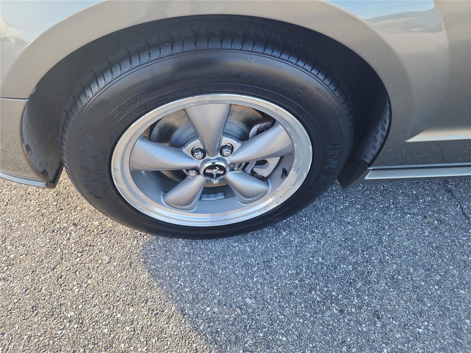 Used 2005 Ford Mustang GT image 9