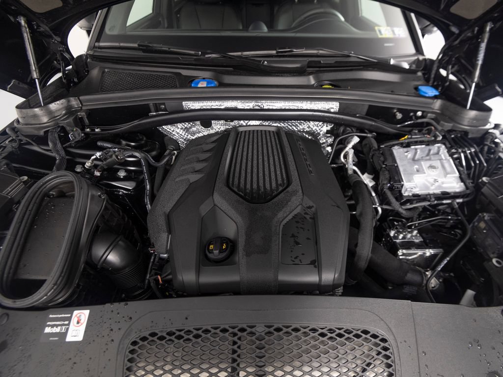 Certified 2026 Porsche Macan Turbo AWD/4WD image 46