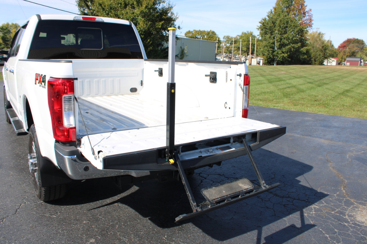 Used 2019 Ford F250 Lariat w/ Chrome Package image 10