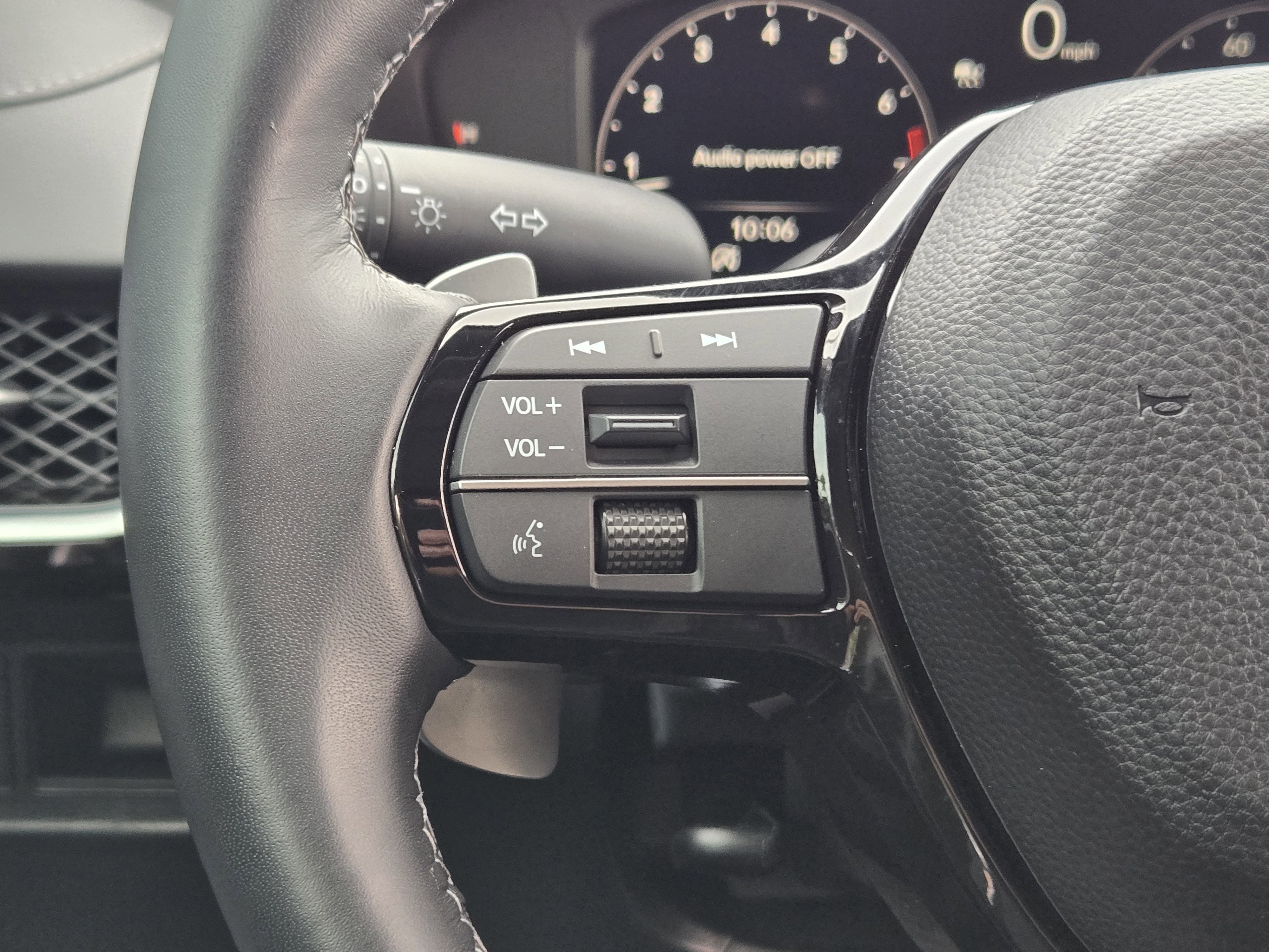 Certified 2025 Acura ADX AWD image 28