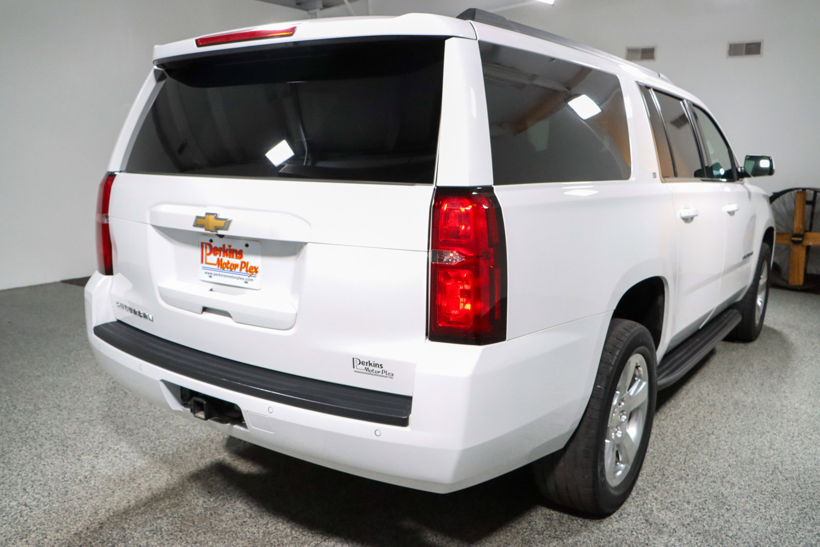 Used 2018 Chevrolet Suburban LT image 7