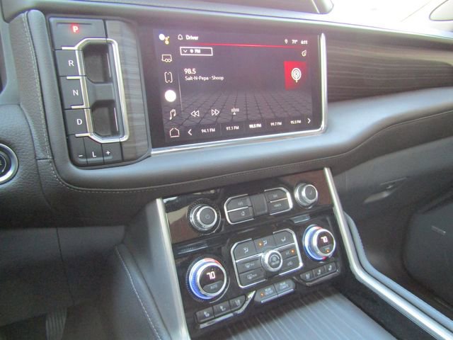 Used 2022 GMC Yukon XL Denali w/ Denali Premium Package image 19