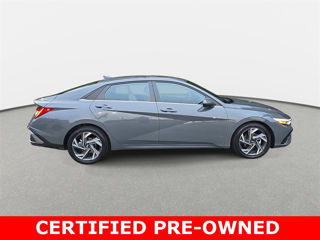 Used 2025 Hyundai Elantra Limited image 4