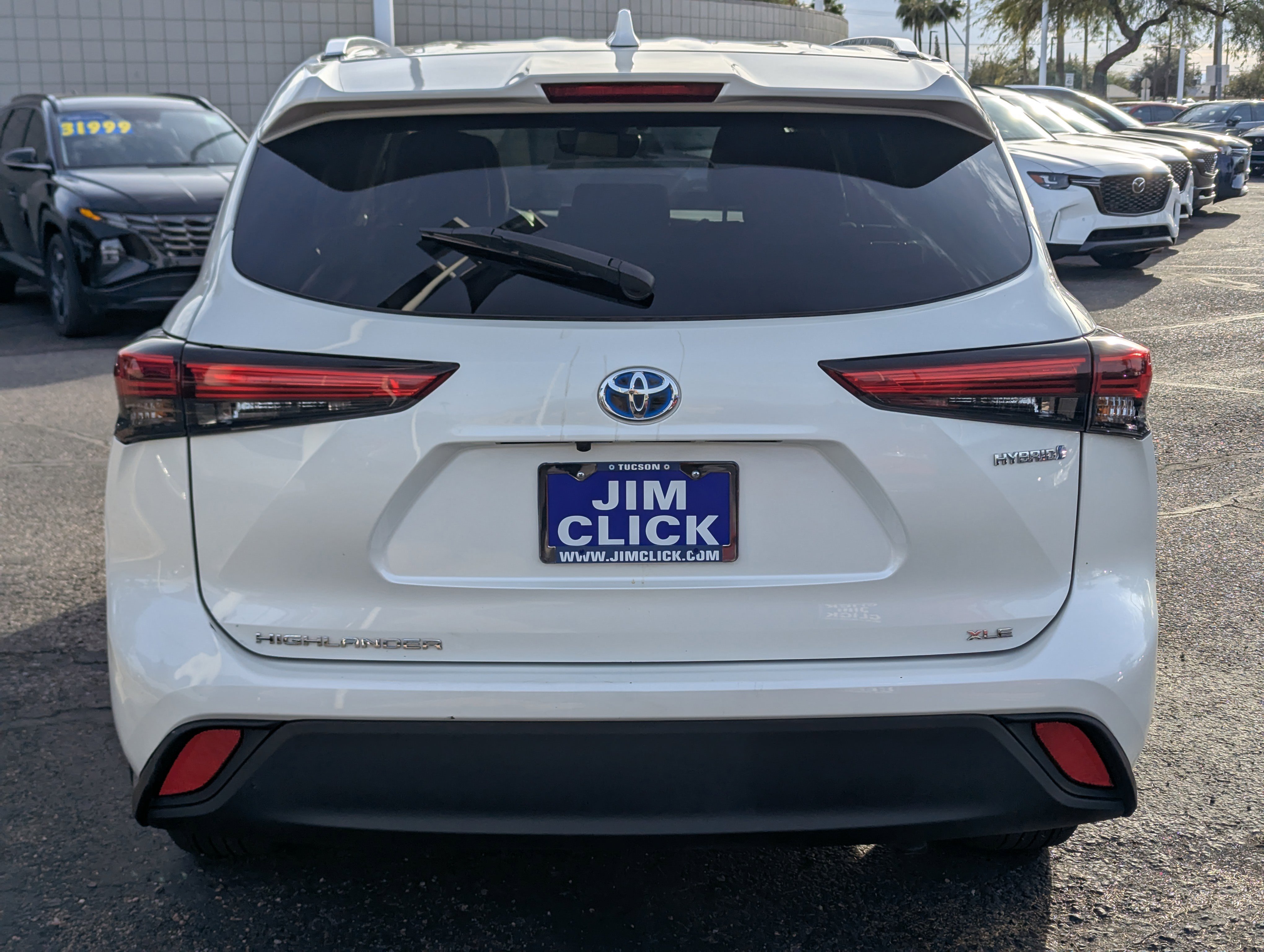 Used 2020 Toyota Highlander XLE image 3