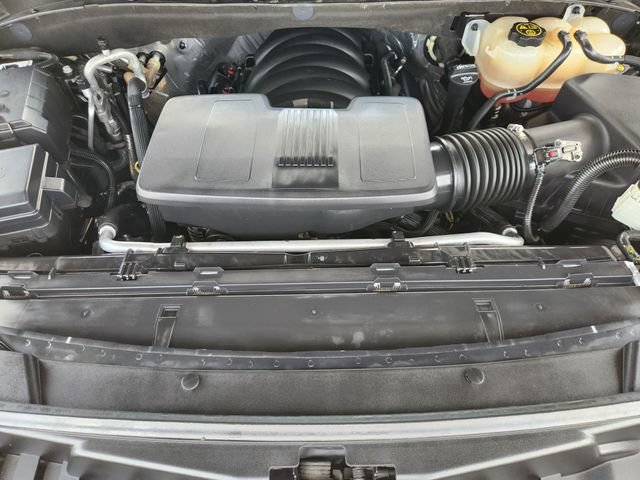 Used 2022 Chevrolet Tahoe Z71 w/ Luxury Package AWD/4WD image 32