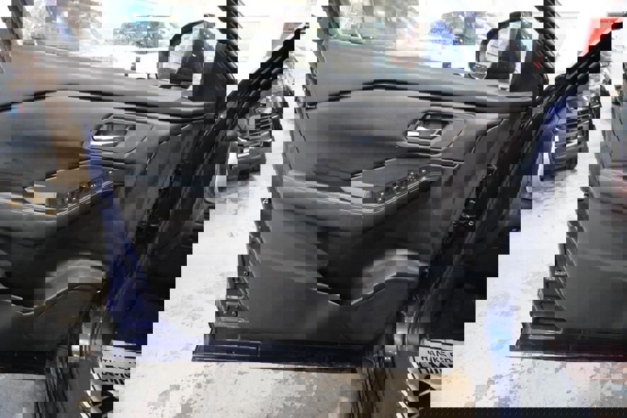 Used 2025 Nissan Rogue SV image 18