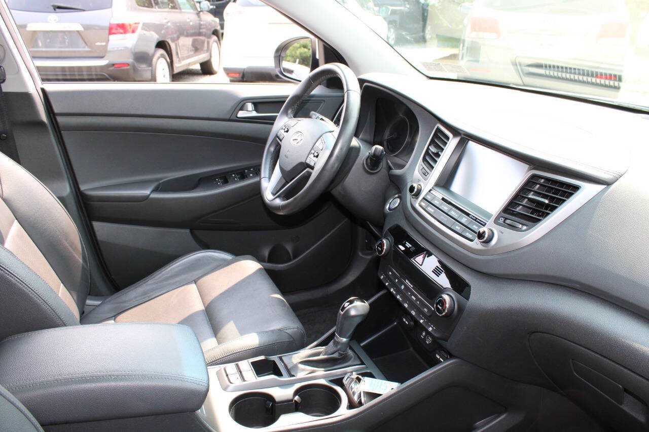 Used 2016 Hyundai Tucson Limited w/ Option Group 03 AWD/4WD image 12
