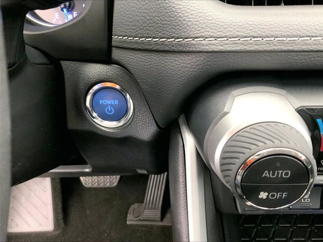 Used 2022 Toyota RAV4 XLE w/ Convenience Package image 32