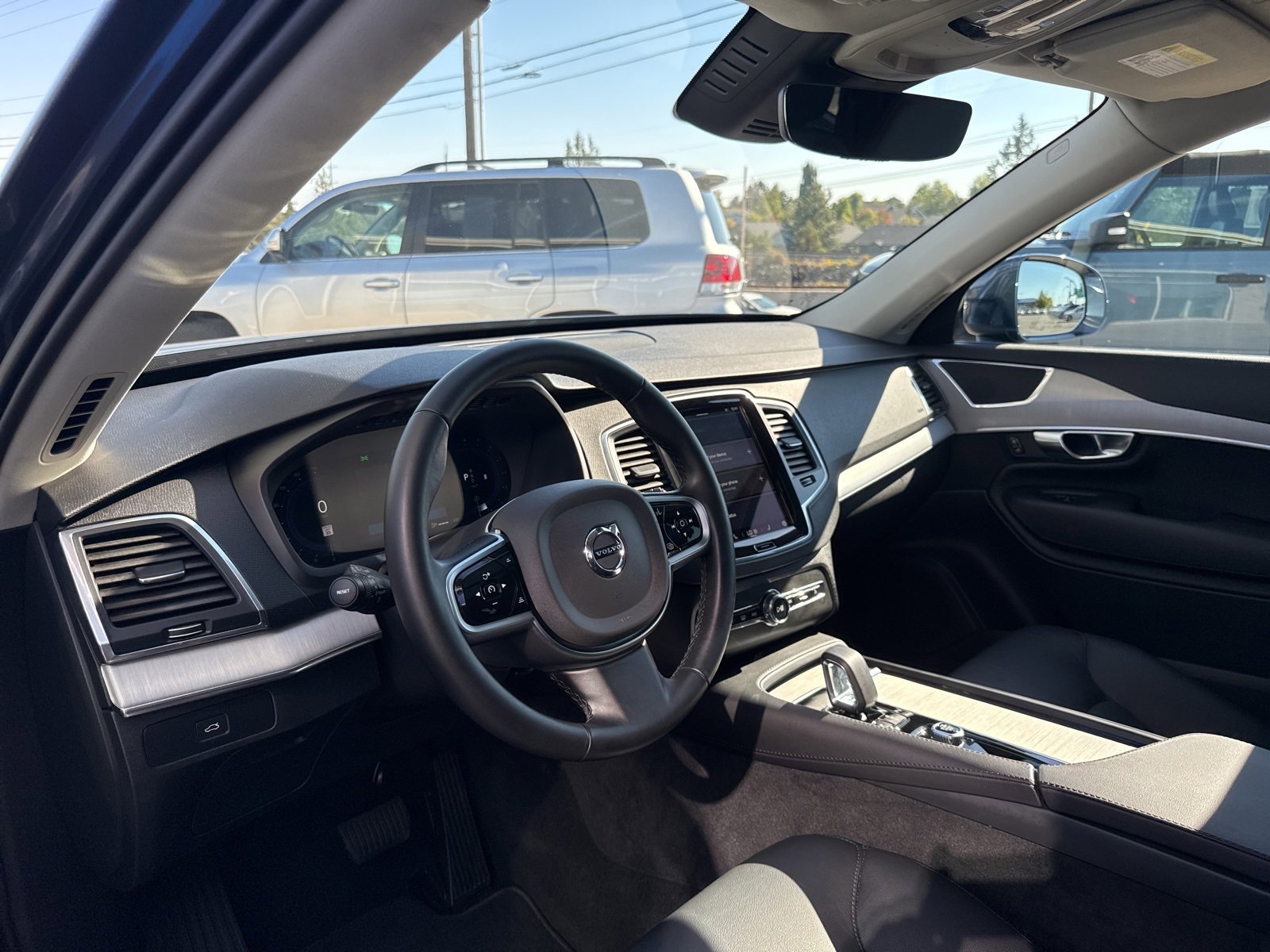 Used 2025 Volvo XC90 B5 Core image 22