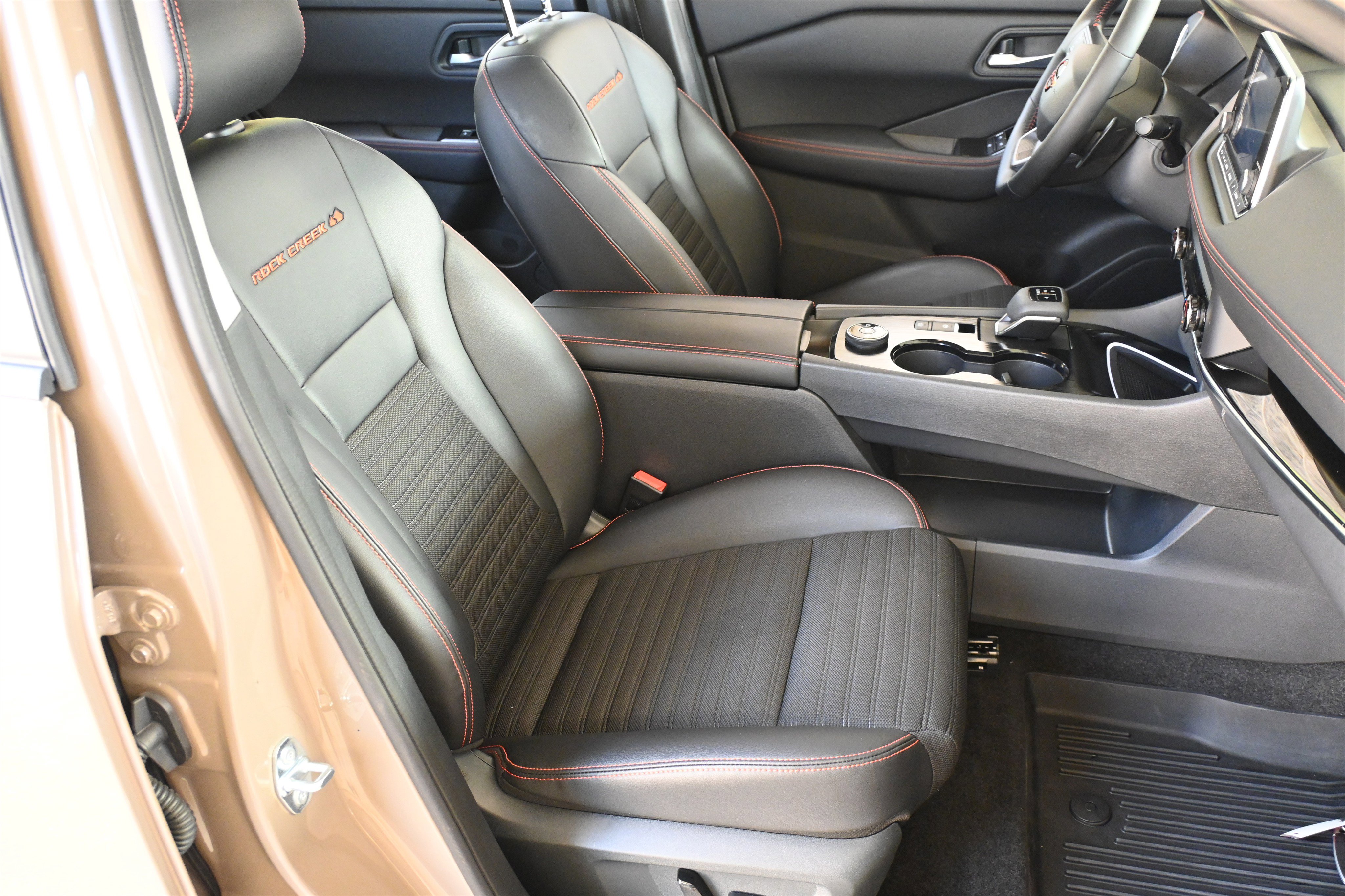 Used 2025 Nissan Rogue SV w/ Rock Creek Premium Package image 21
