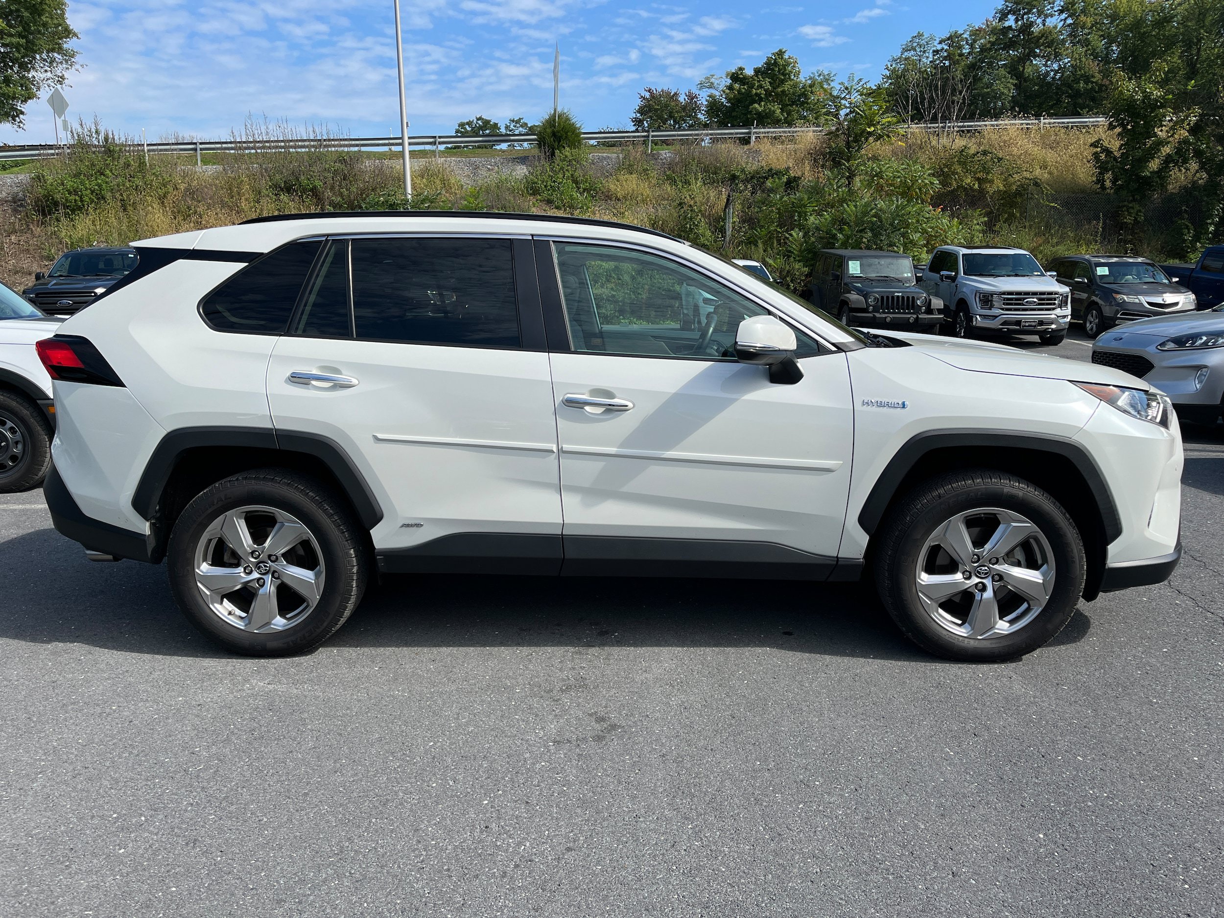 Used 2019 Toyota RAV4 Limited w/ Carpet Mat Package AWD/4WD image 5