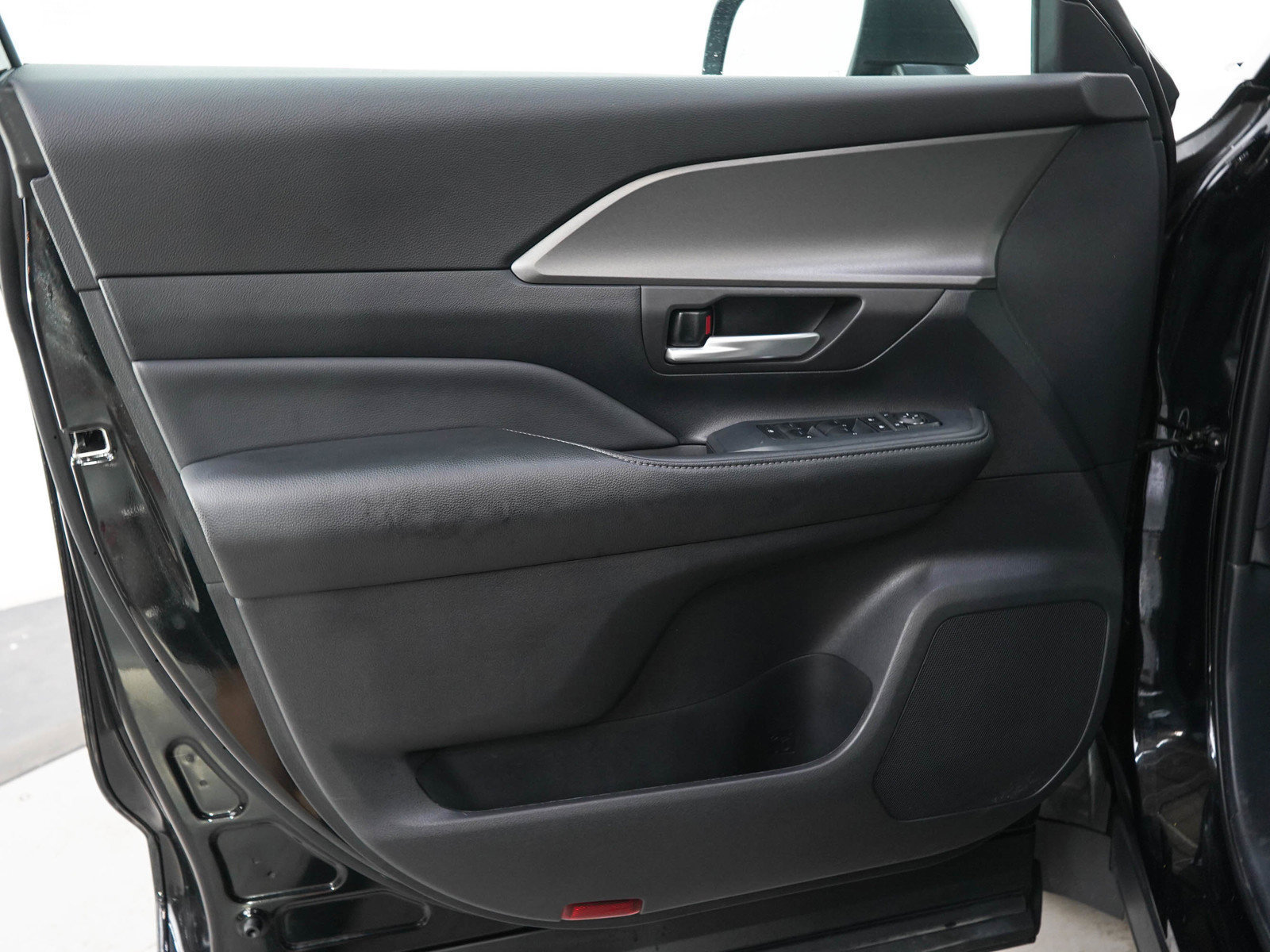 Used 2025 Toyota Grand Highlander AWD image 24