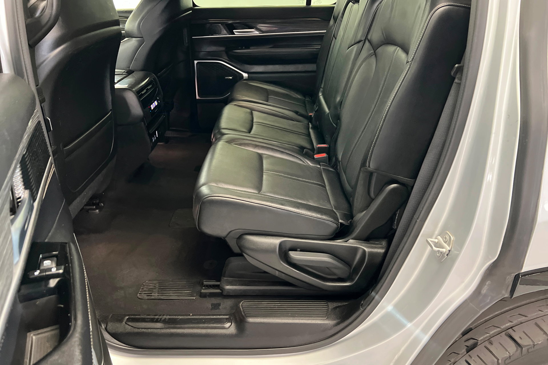 Used 2022 Jeep Wagoneer Series II AWD/4WD image 21