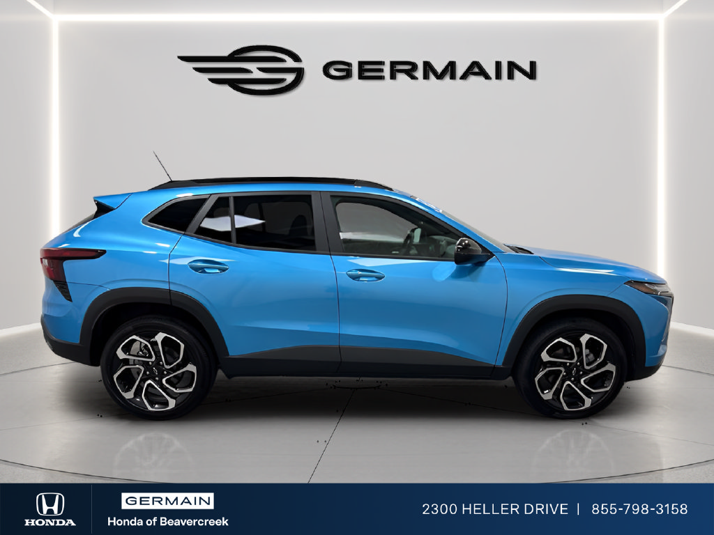 Used 2025 Chevrolet Trax RS w/ Sunroof Package FWD image 9