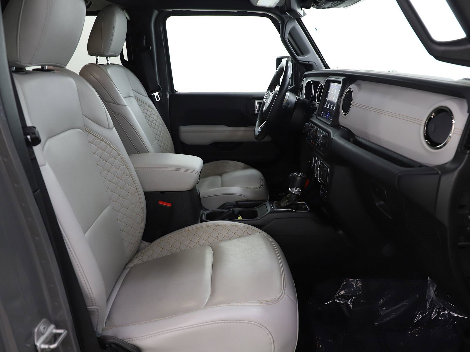 Used 2023 Jeep Wrangler Unlimited Sahara AWD/4WD image 11