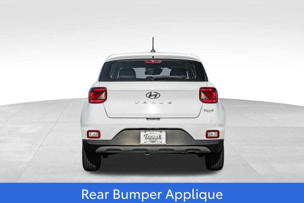 Used 2023 Hyundai Venue SE FWD image 6