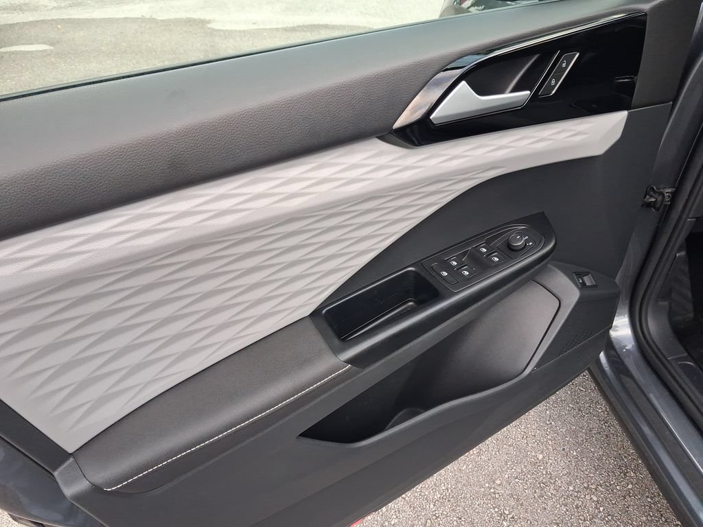 Used 2024 Volkswagen Taos S FWD image 19