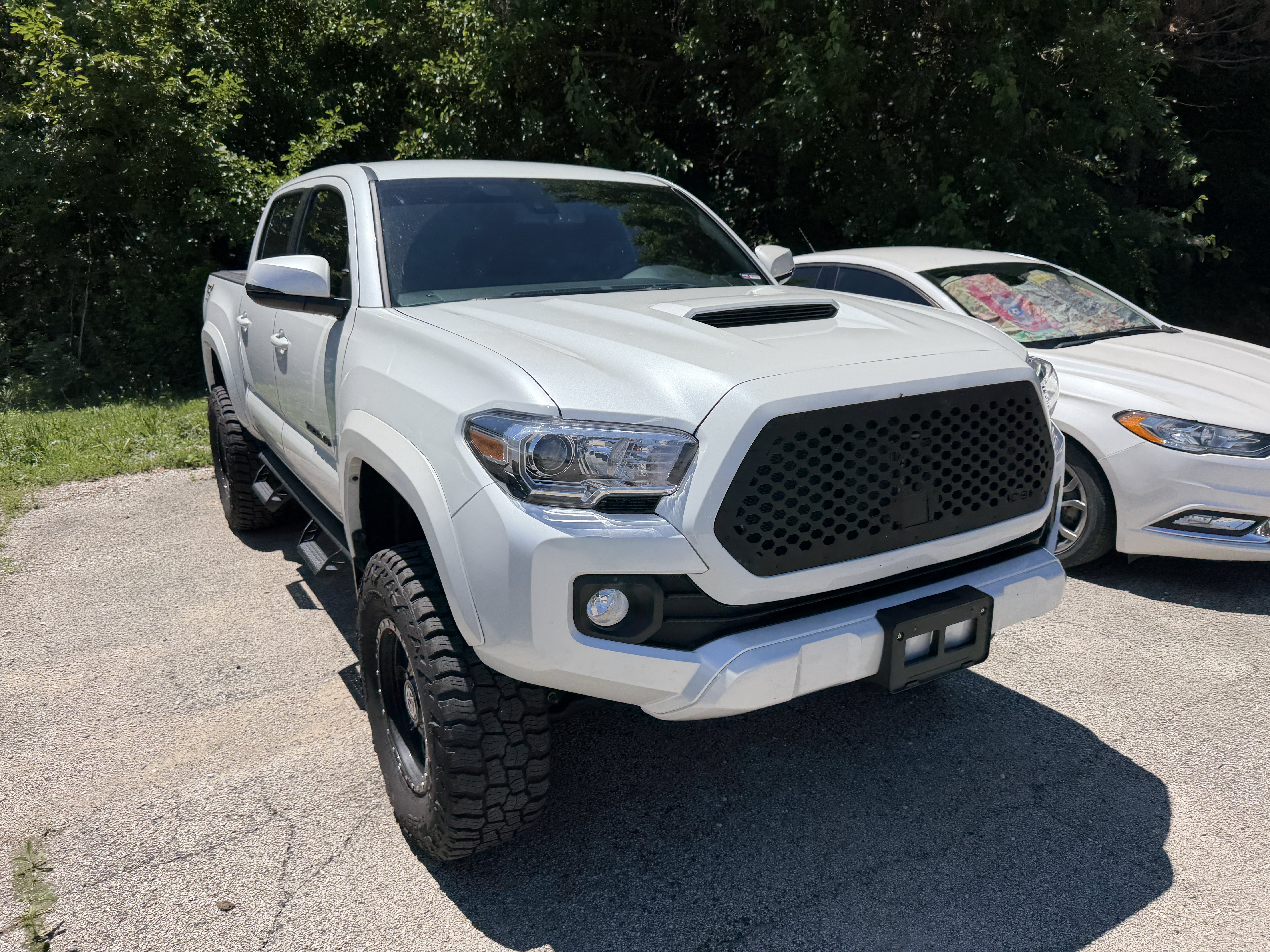 Used 2022 Toyota Tacoma TRD Sport w/ Technology Package AWD/4WD image 2
