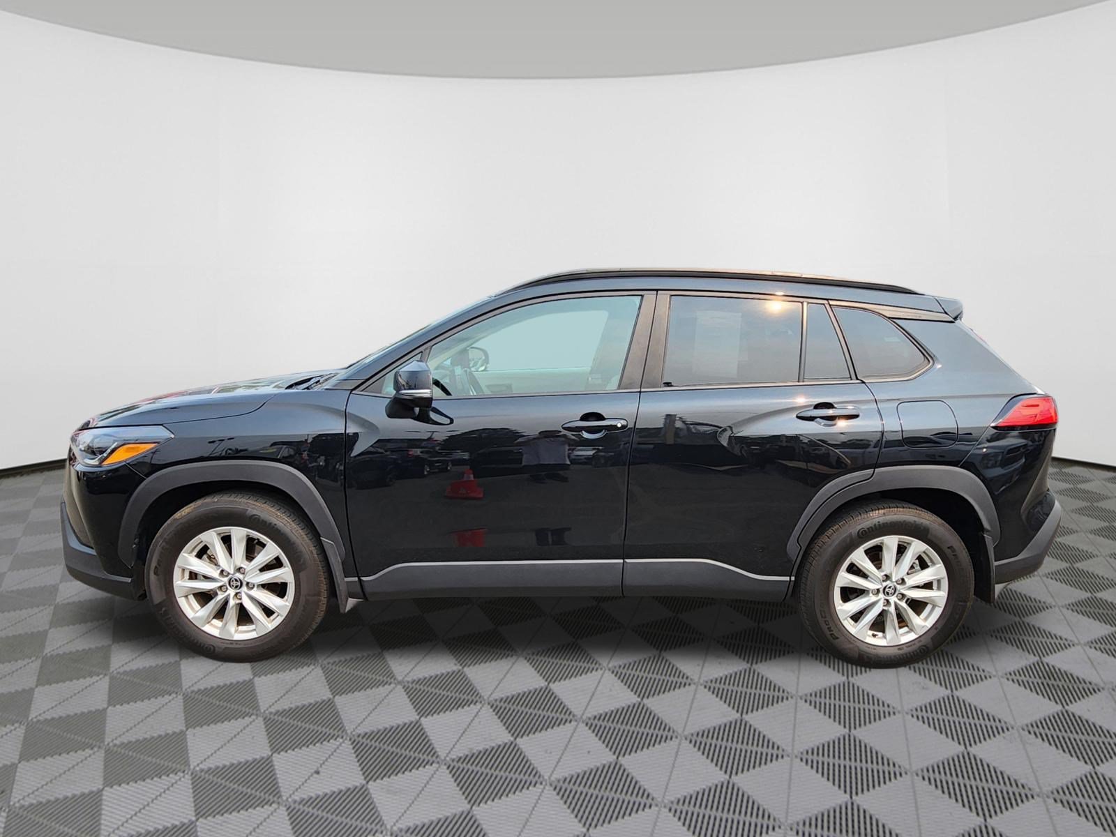 Used 2023 Toyota Corolla Cross LE w/ Moonroof Package AWD/4WD image 5