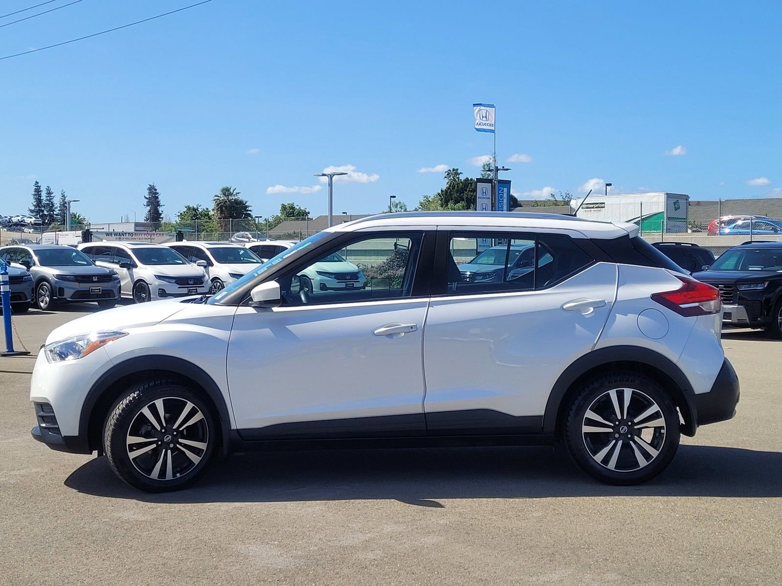 Used 2020 Nissan Kicks SV image 4