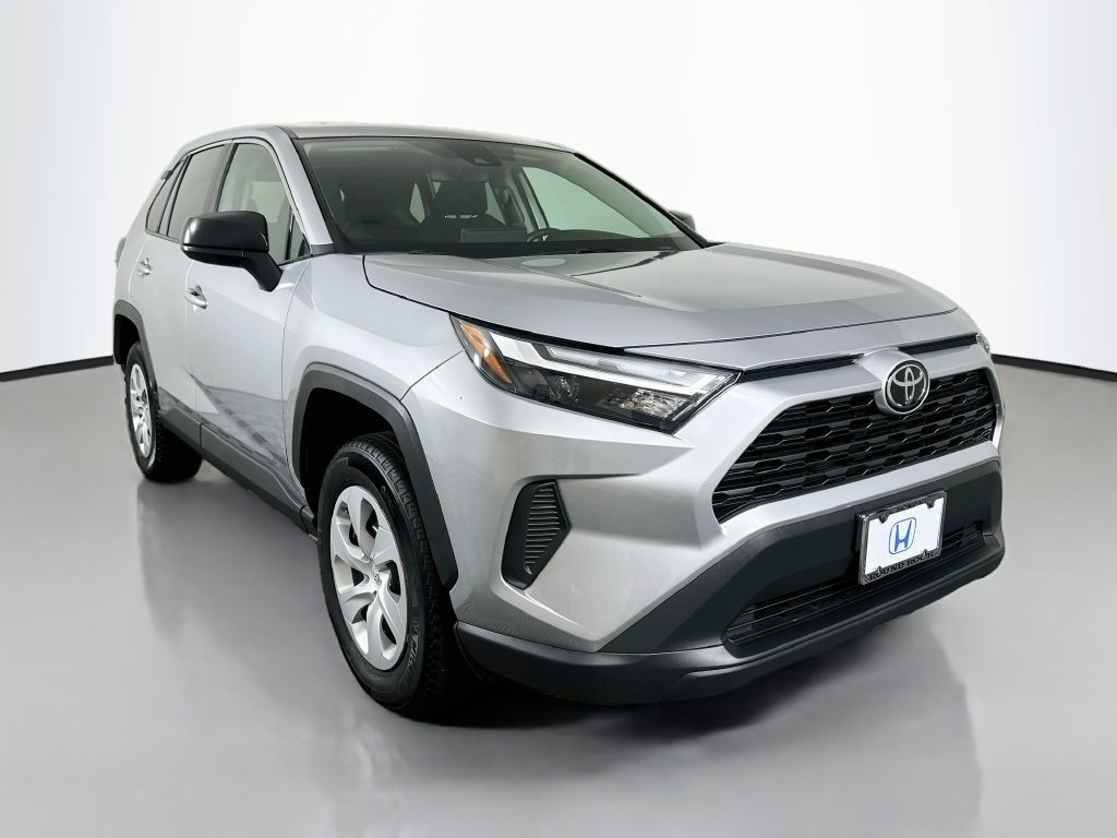 Used 2025 Toyota RAV4 LE AWD/4WD image 3