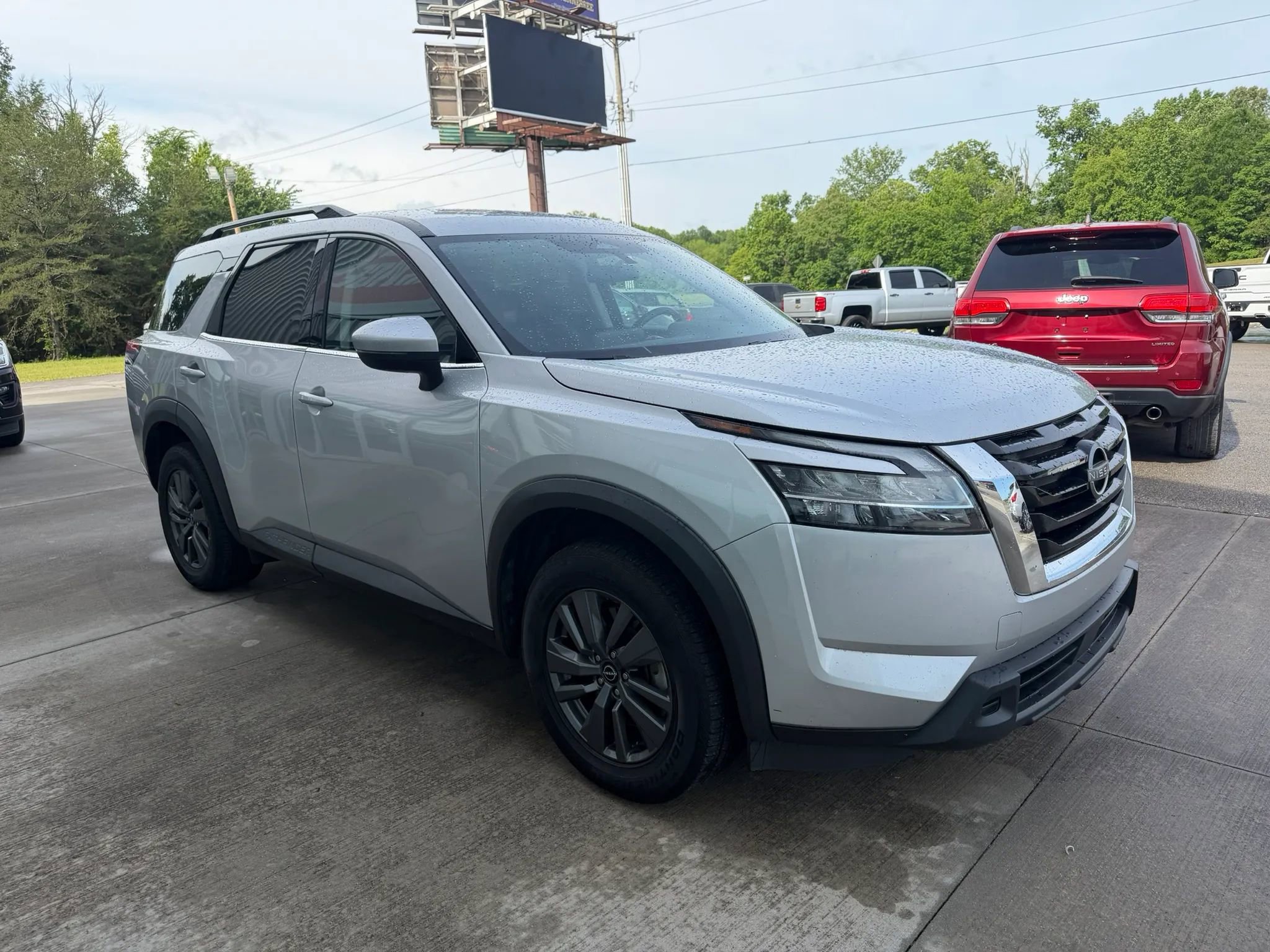 Used 2022 Nissan Pathfinder SV AWD/4WD image 37