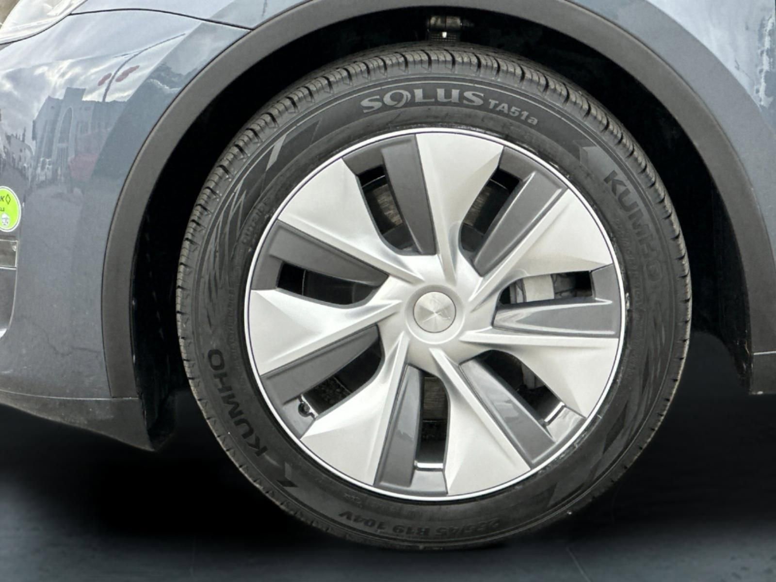 Used 2023 Tesla Model Y Long Range image 24