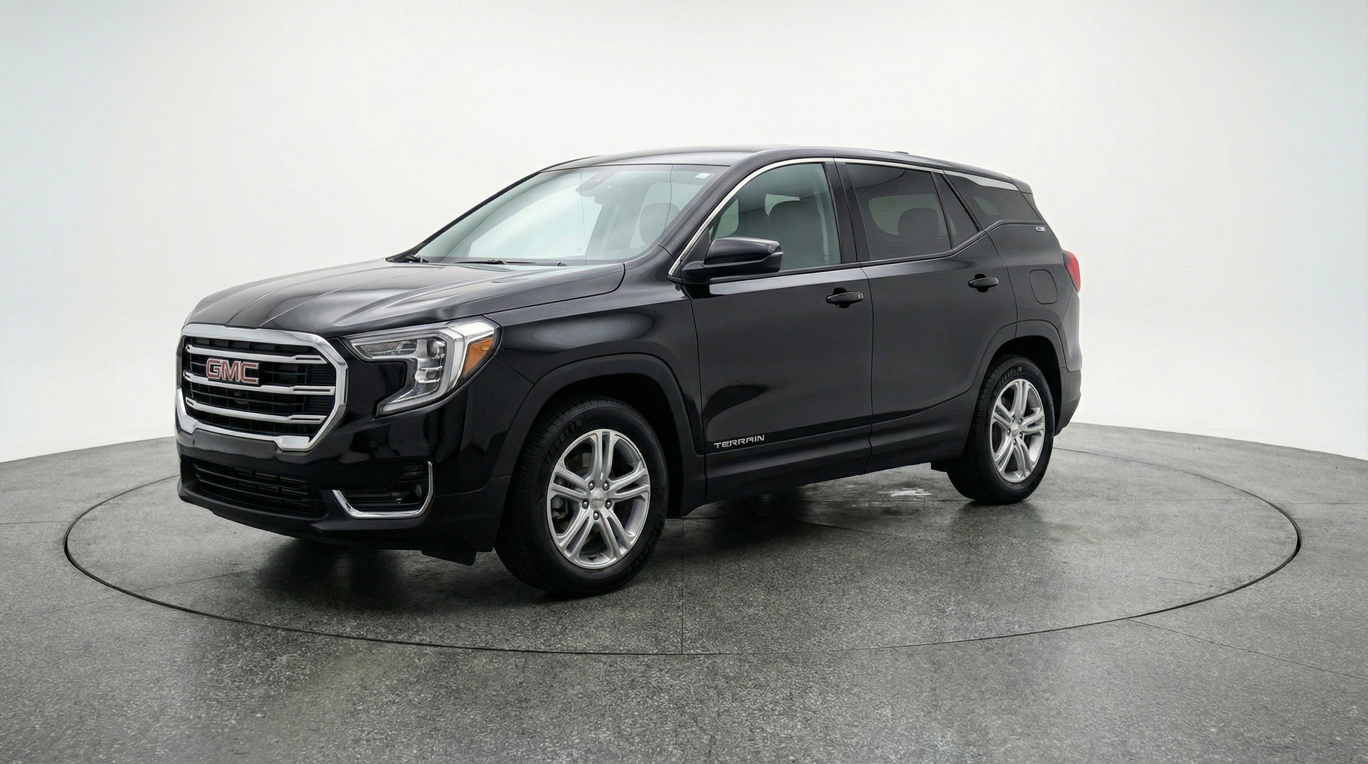 Used 2024 GMC Terrain SLE image 3