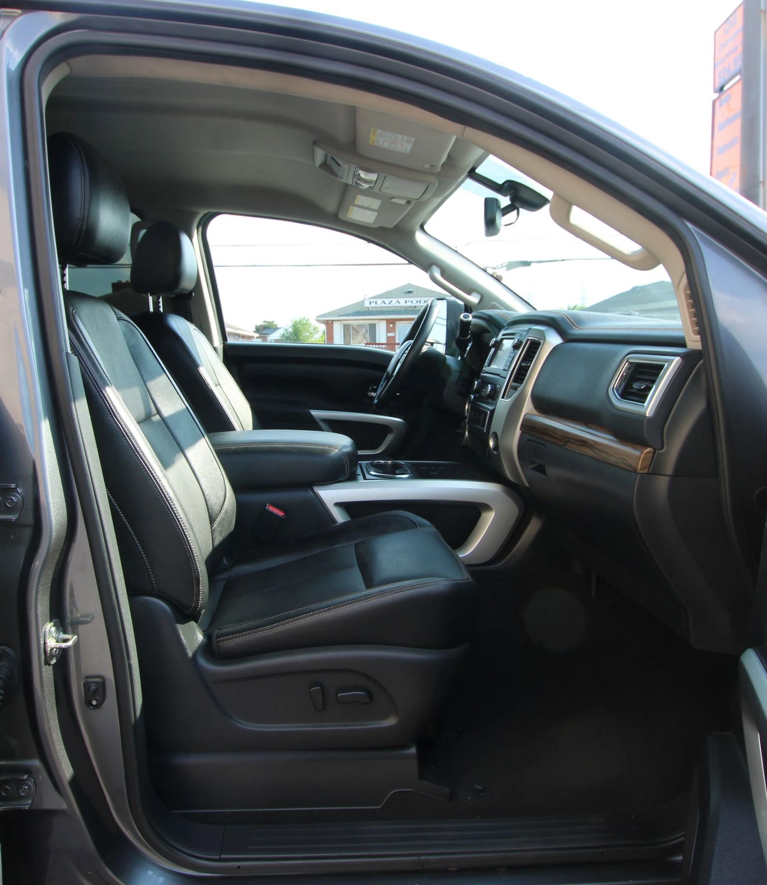 Used 2016 Nissan Titan SL AWD/4WD image 10