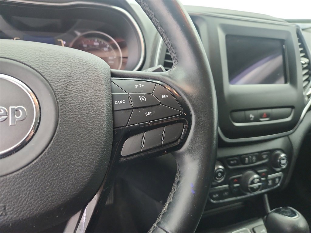 Used 2019 Jeep Cherokee Latitude Plus image 32