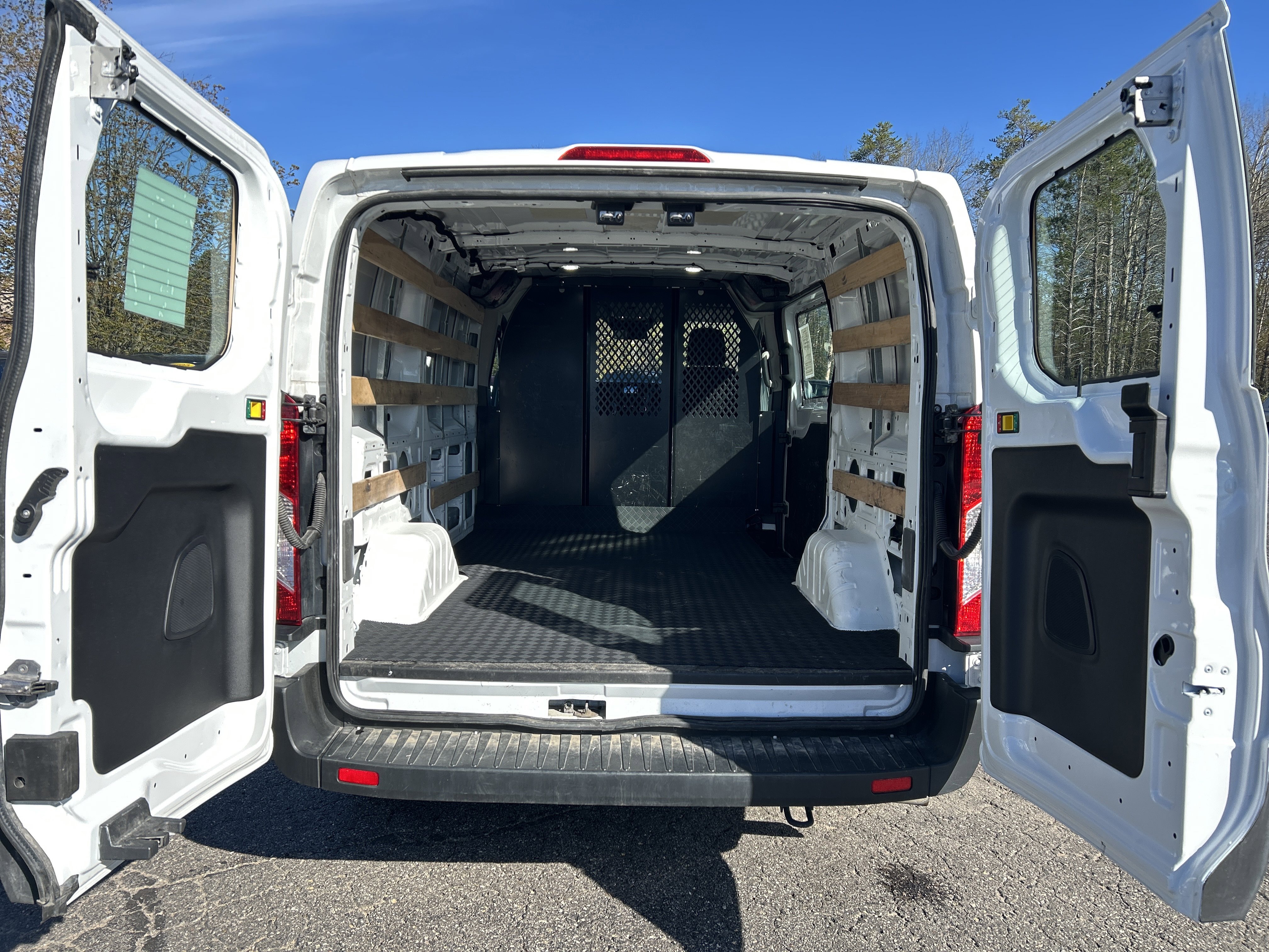 Used 2024 Ford Transit 250 Low Roof AWD w/ Exterior Upgrade Package image 12