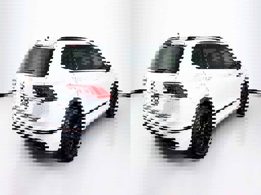 Used 2024 Volkswagen Tiguan SE R-Line image 25