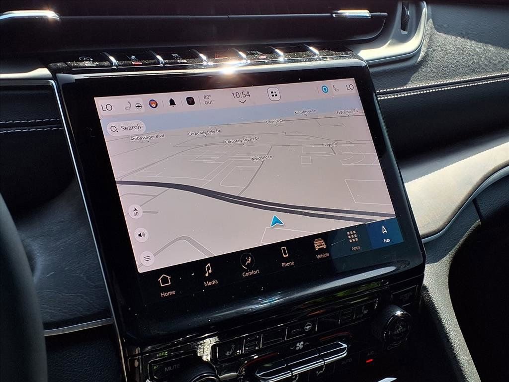 Used 2024 Jeep Grand Cherokee Limited w/ Black Appearance Package AWD/4WD image 7