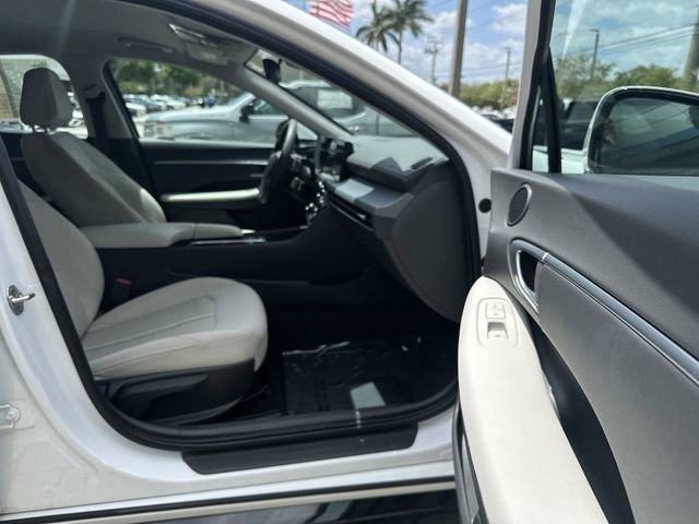 Used 2025 Hyundai Sonata SEL FWD image 29