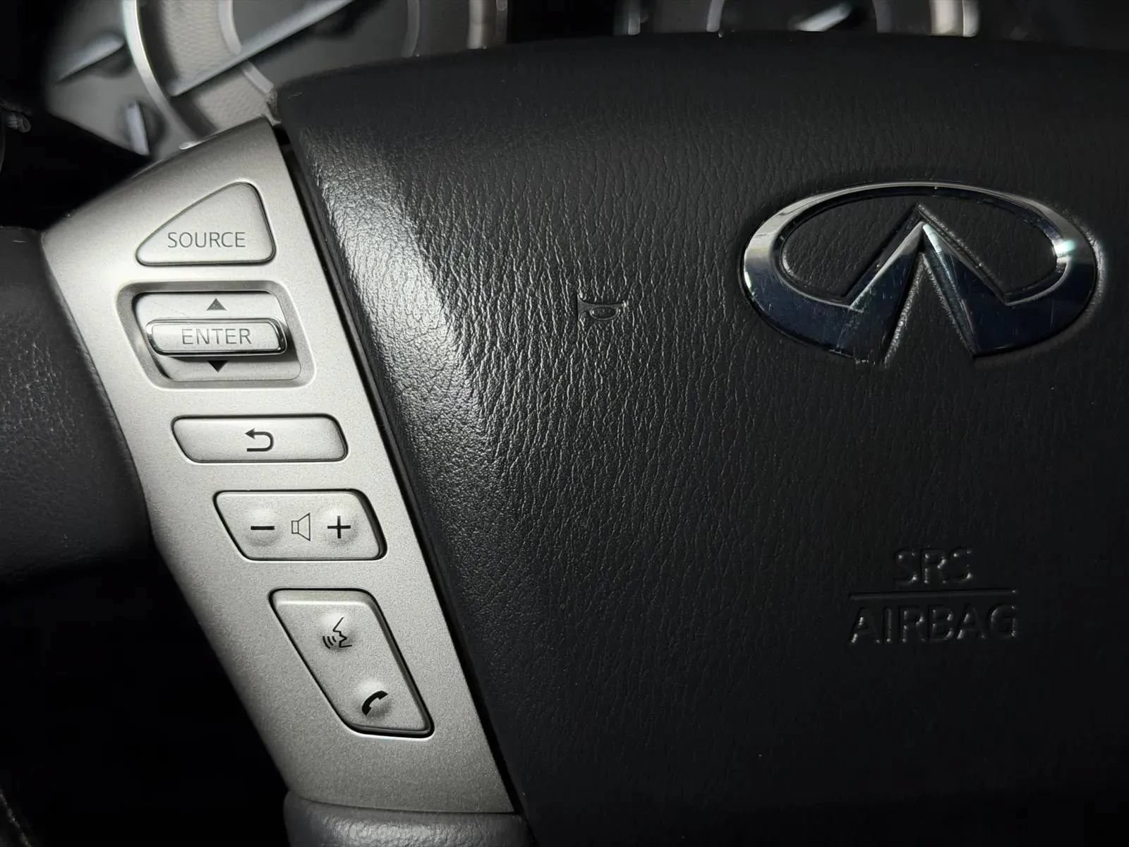 Used 2015 INFINITI QX80 2WD w/ Deluxe Technology Package image 36