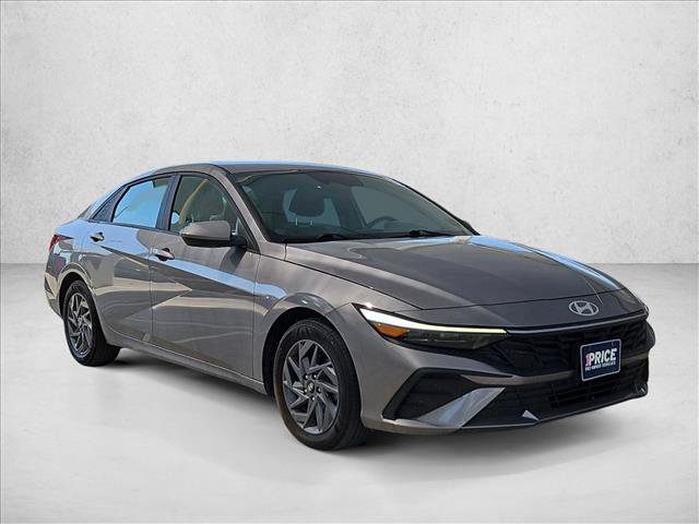 Used 2024 Hyundai Elantra SEL FWD video 3