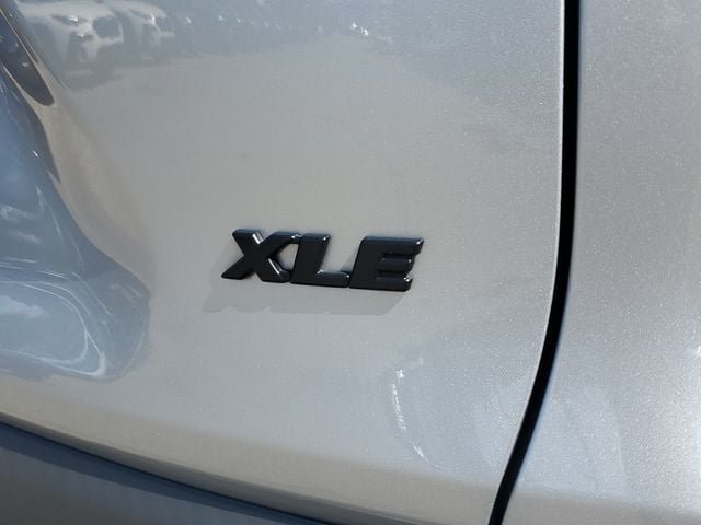Used 2021 Toyota RAV4 XLE w/ Convenience Package FWD image 7