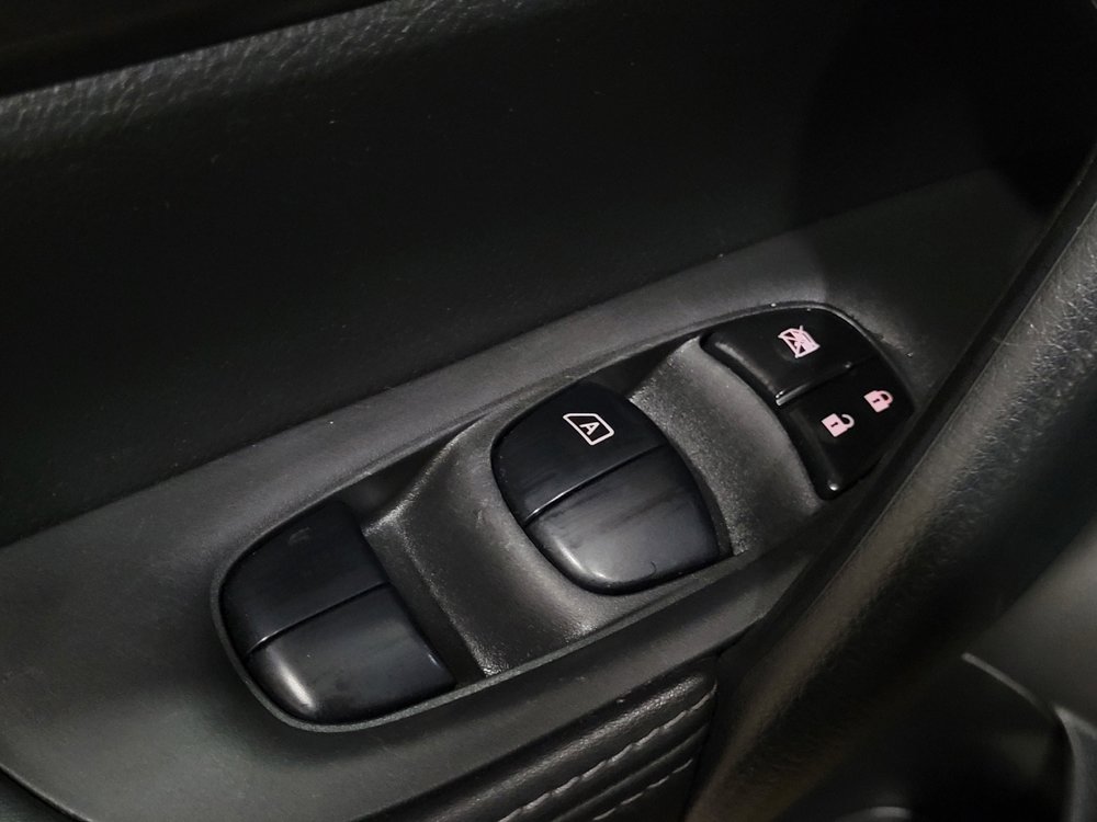 Used 2020 Nissan Rogue Sport S image 27