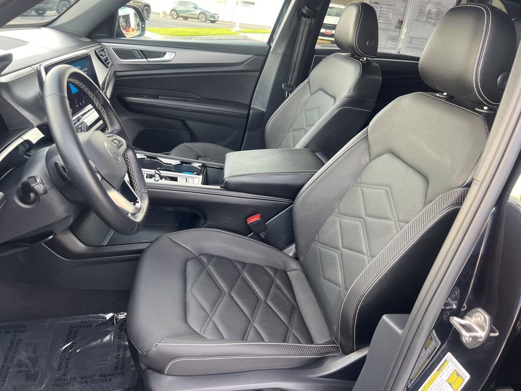 Used 2025 Volkswagen Atlas Cross Sport SE image 19