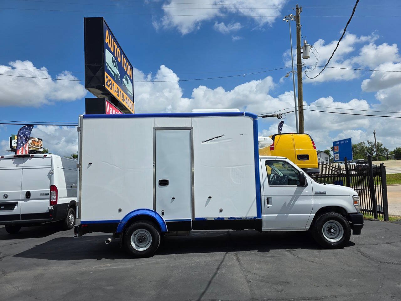 Used 2023 Ford E-350 and Econoline 350 Super Duty w/ Power Windows & Locks Group RWD image 3