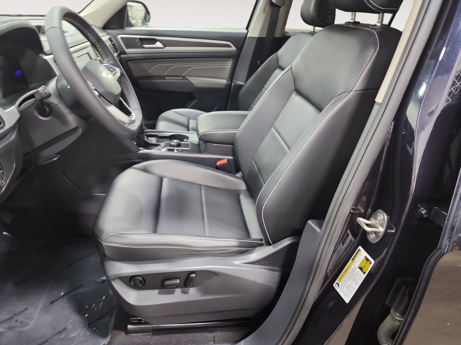 Used 2023 Volkswagen Atlas SE AWD/4WD image 9