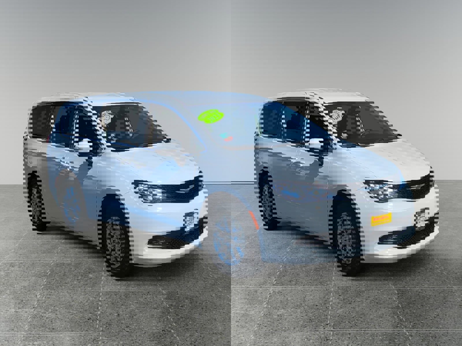 Used 2023 Chrysler Voyager LX image 7