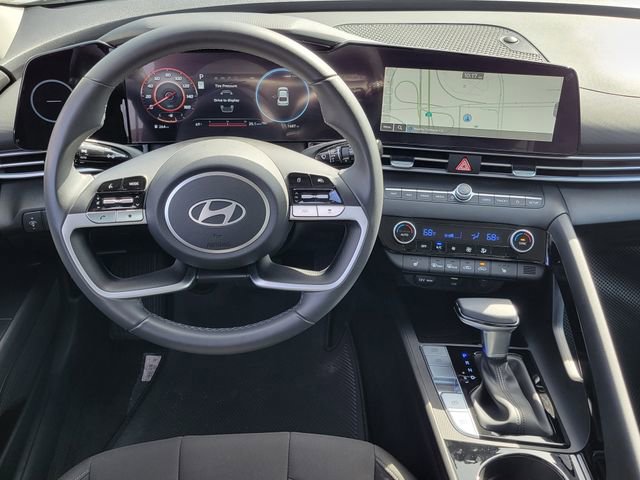 Certified 2025 Hyundai Elantra SEL w/ Cargo Package image 4